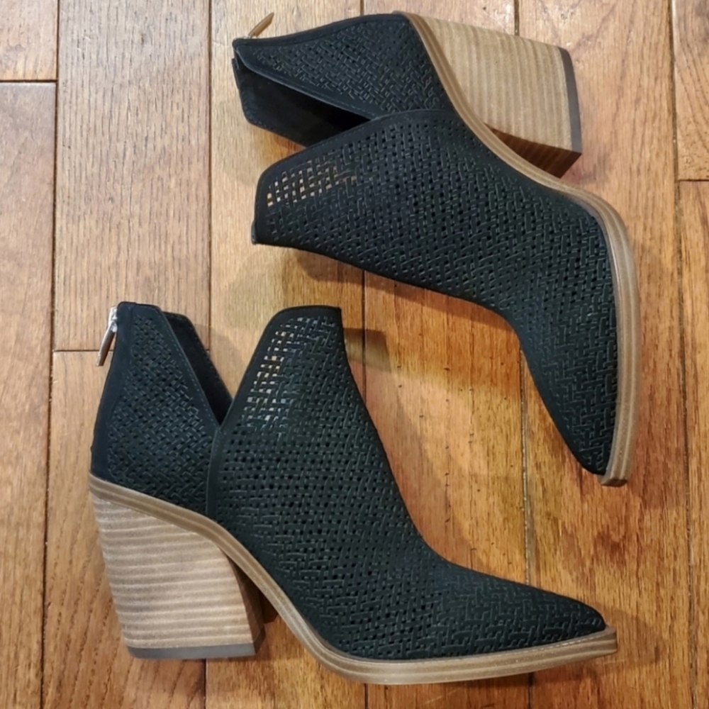 Like New! Vince Camuto Gibbela Woven Pointed Toe Ankle Bootie 7 Black Le…